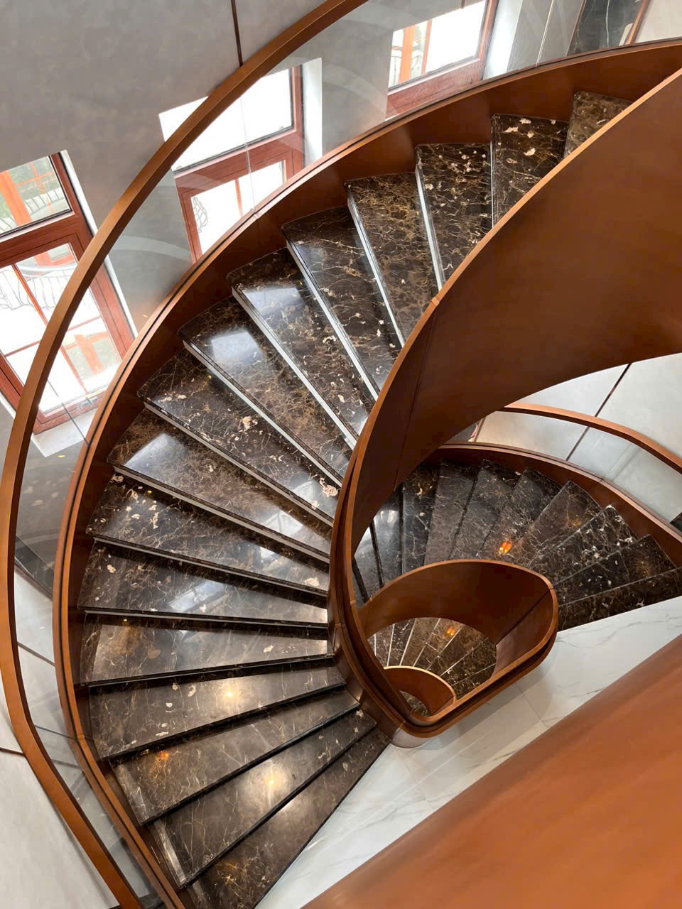 Đá ốp cầu thang Granite đẹp cho biệt thự hiện đại